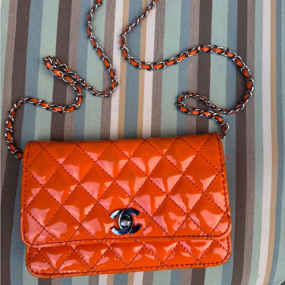 Classic Quilted Patent Leather Chanel Orange Crossbody bag